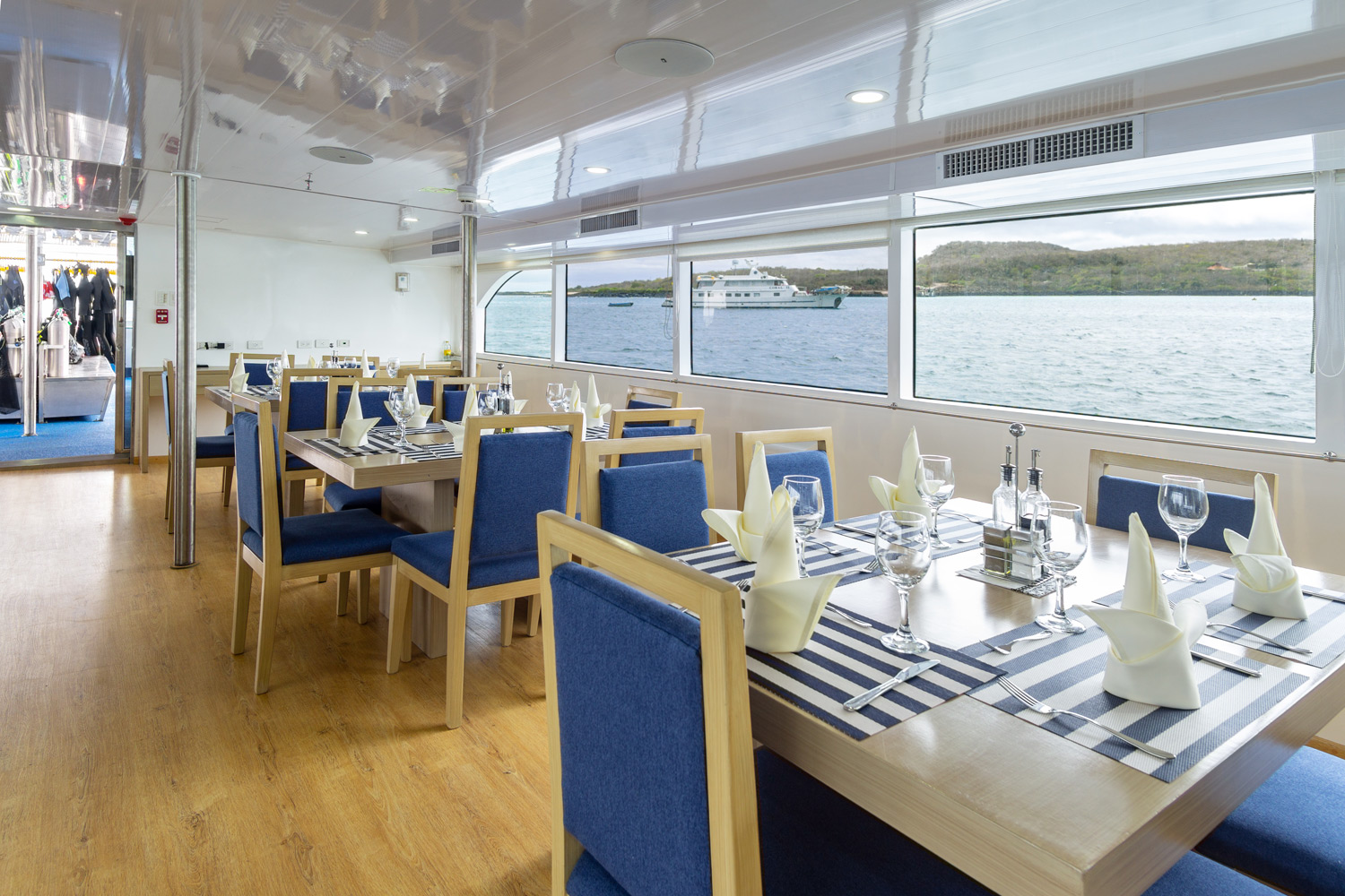 lounge2 Calipso Yacht
