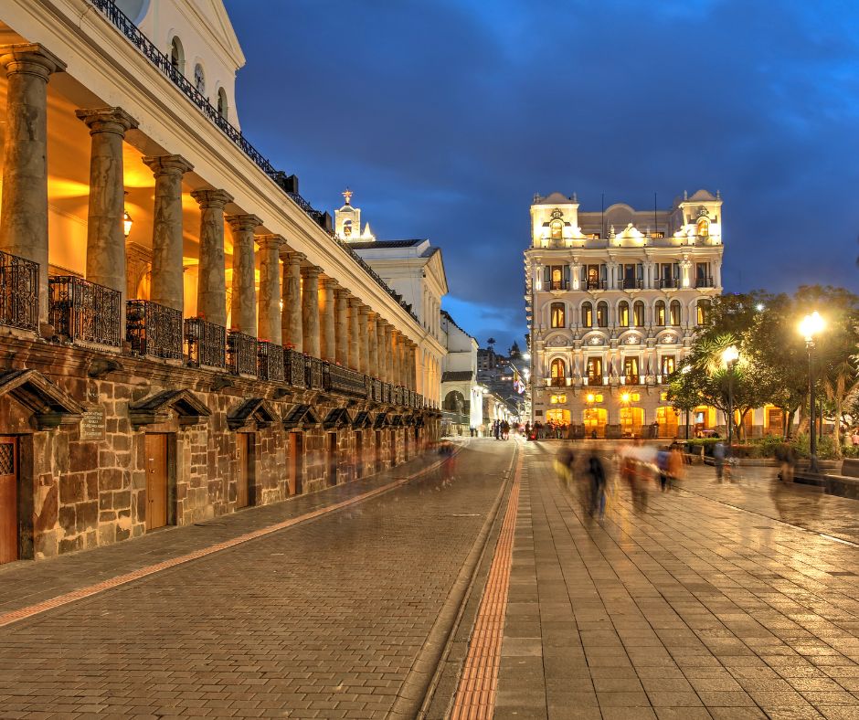 plaza-de-la-independencia-quito