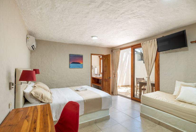 blue hotel española bed