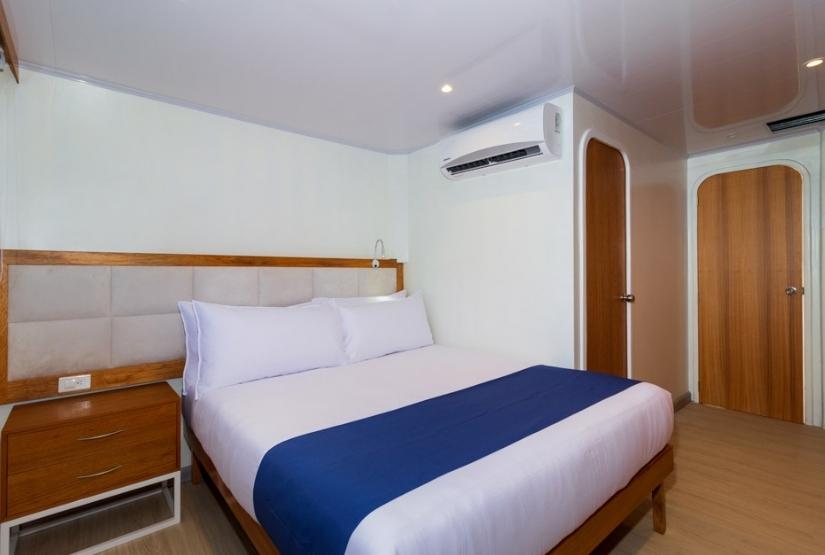 Reina Silvia Voyager Doble Cabin