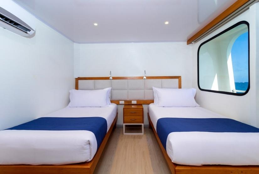 Reina Silvia Voyager Twin Beds