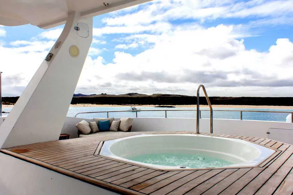SOCIAL-AREAS3-alya Alya Yacht