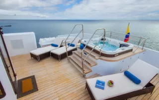 natural-paradise-jacuzzi
