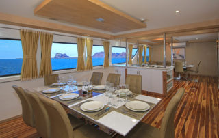 Grand Queen Beatriz Yacht
