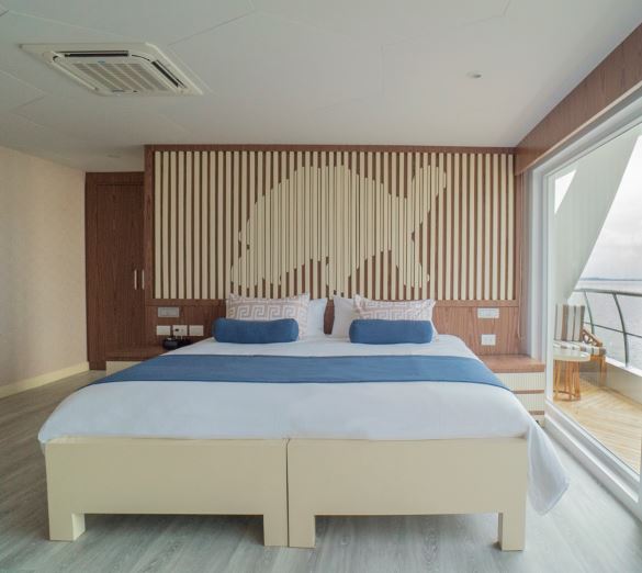 Elite Catamaran Luxury Class