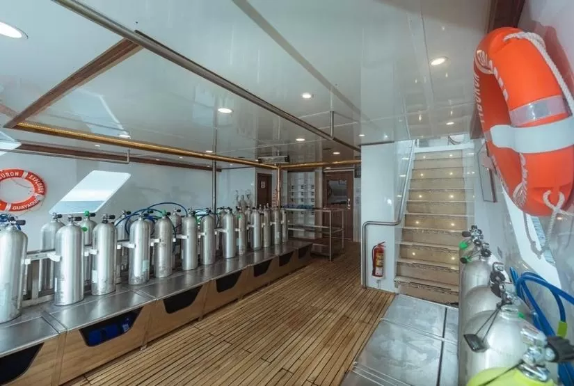 Galapagos scuba diving liveaboard Tiburon Explorer