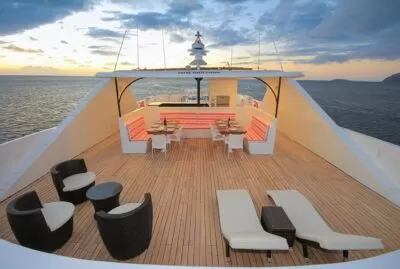Grand Queen Beatriz Sundeck
