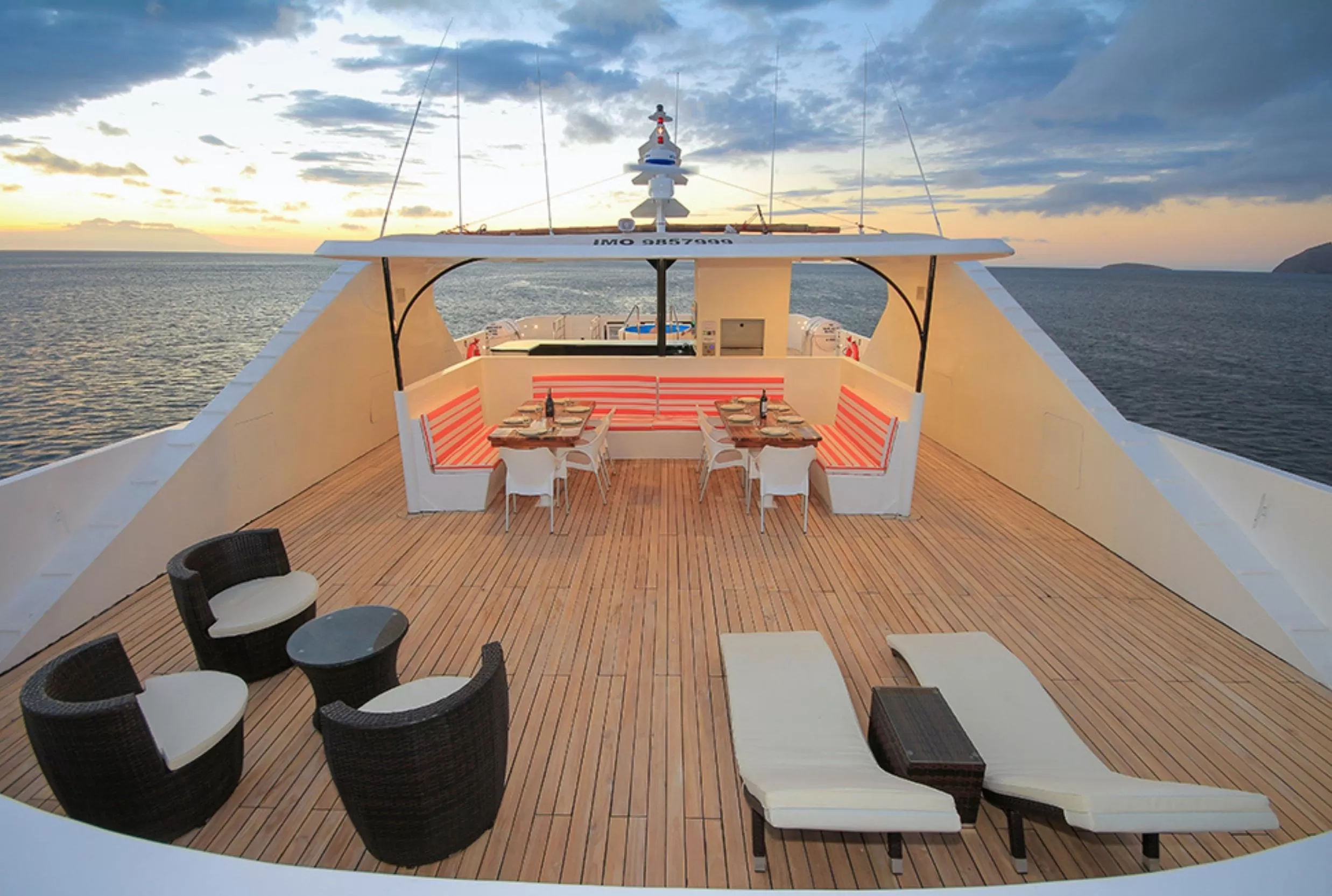 Grand Queen Beatriz Sundeck Grand Queen Beatriz Sundeck