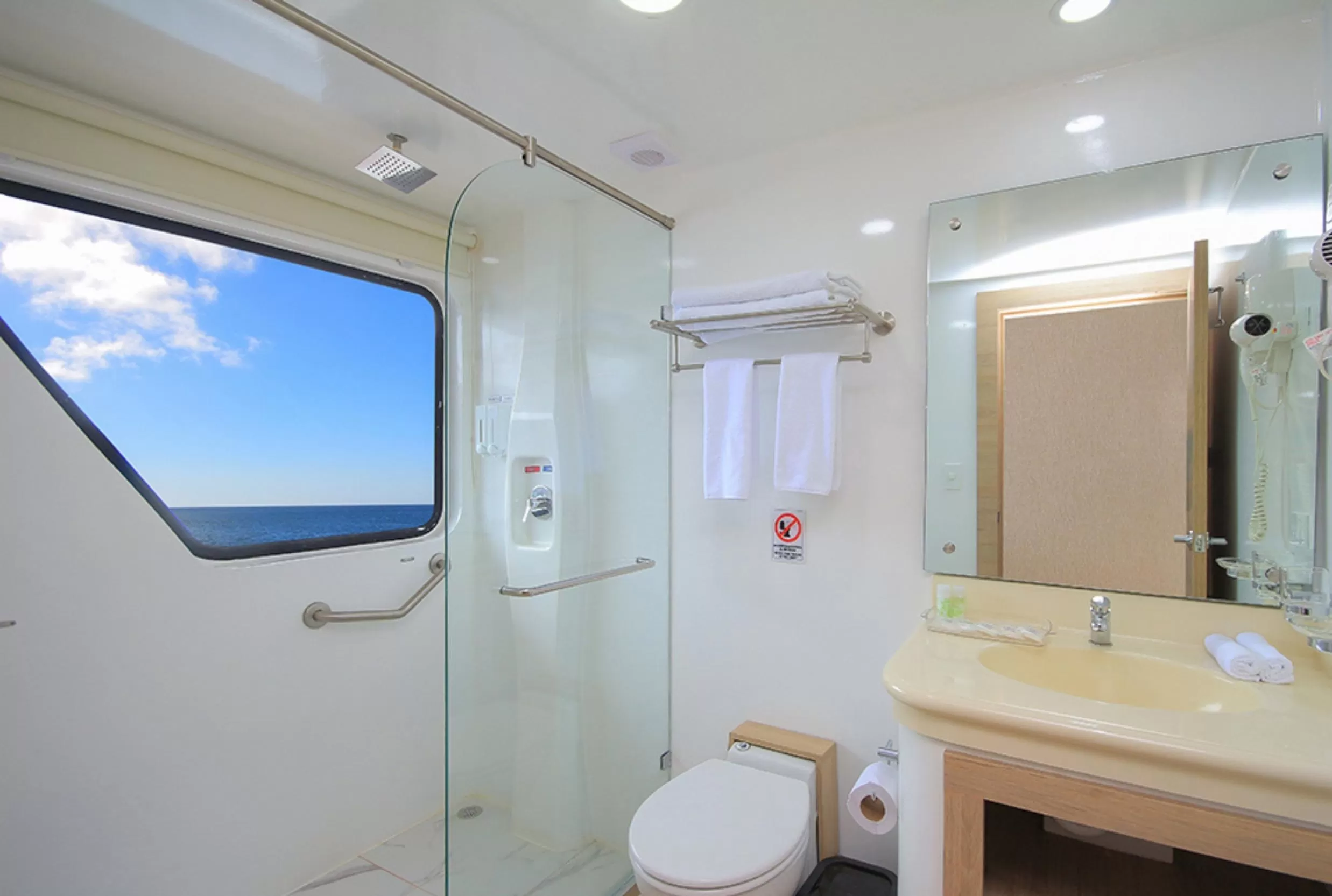 Grand Queen Beatriz bathroom Grand Queen Beatriz bathroom