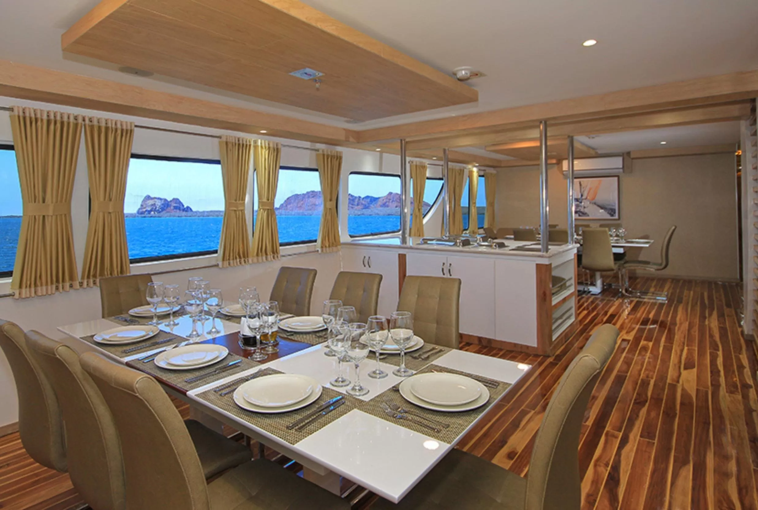 Grand Queen Beatriz social area Grand Queen Beatriz social area