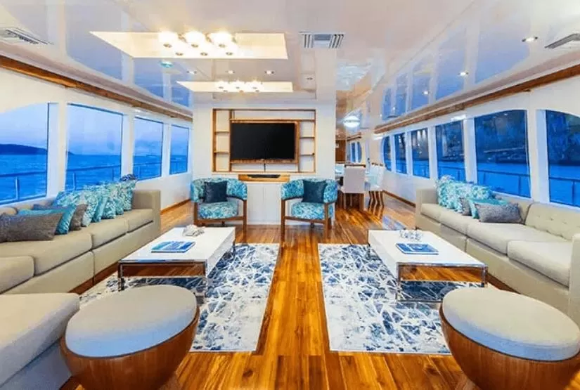 grand daphne living room