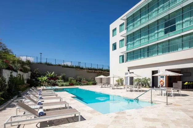 holiday-inn-quito-pool