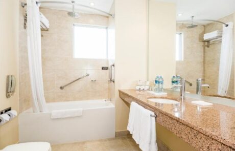 Holiday Inn Express Bathroom