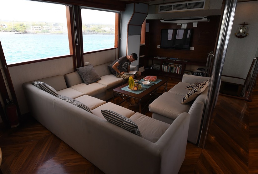 Humboldt Yacht Diving living room