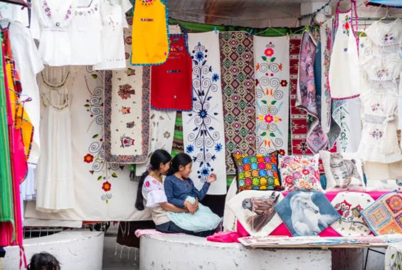 otavalo tour ponchos market