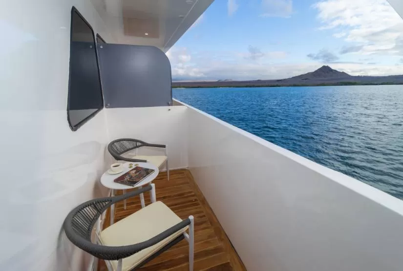 Grand Queen Beatriz Yacht balcon