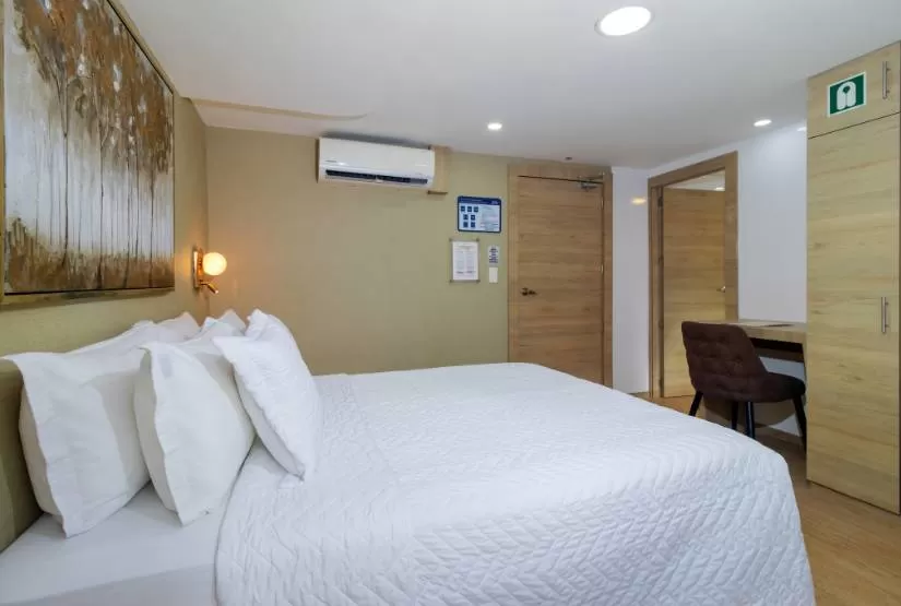 Grand Queen Beatriz Yacht doble cabin