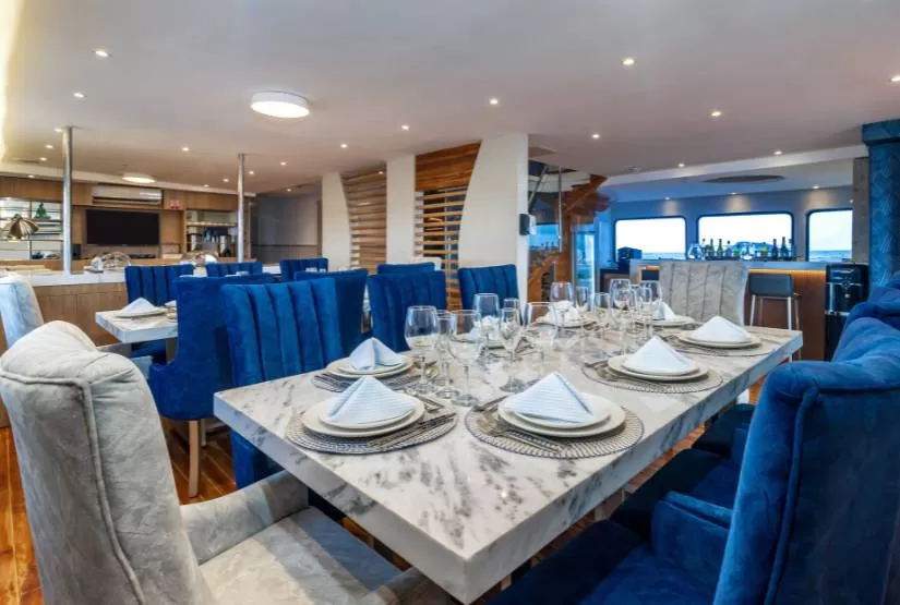 Grand Queen Beatriz Yacht gps dining room