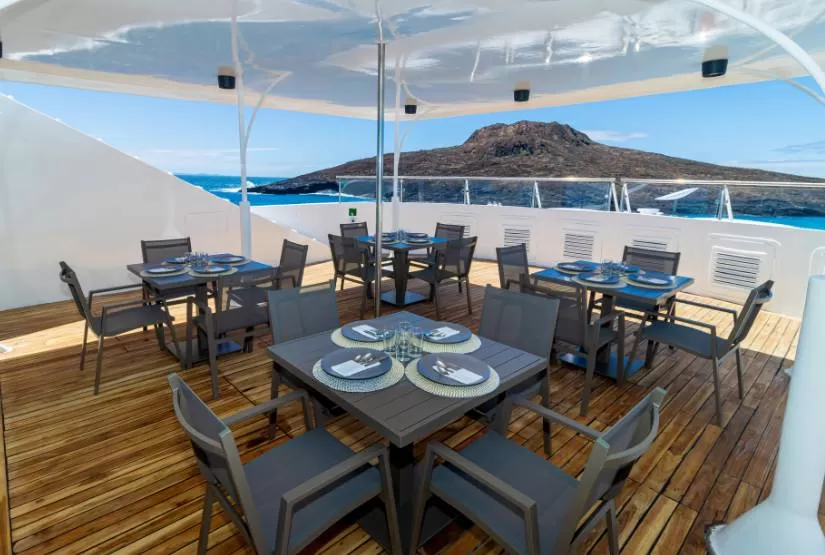 Grand-Queen-Beatriz-Yacht-gps-solarium Grand Queen Beatriz Yacht gps solarium
