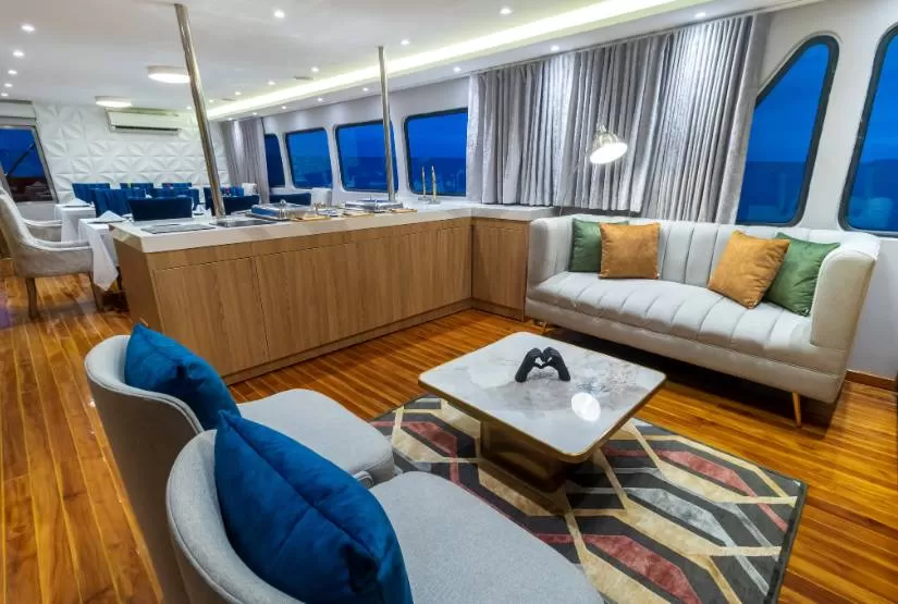 Grand Queen Beatriz Yacht living room