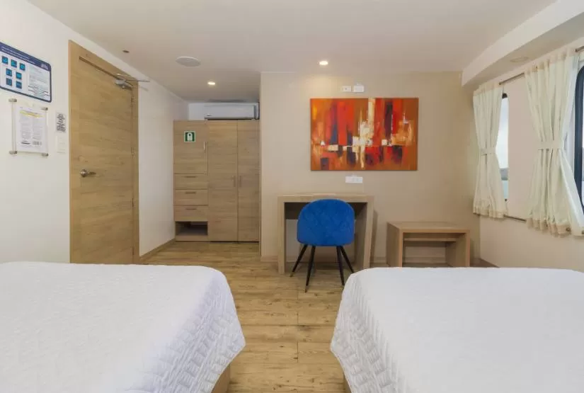 Grand Queen Beatriz Yacht twin cabin