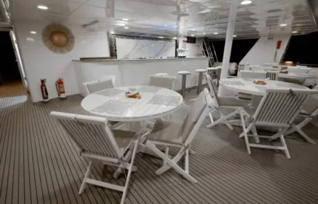 Anahi Catamaran alfresco