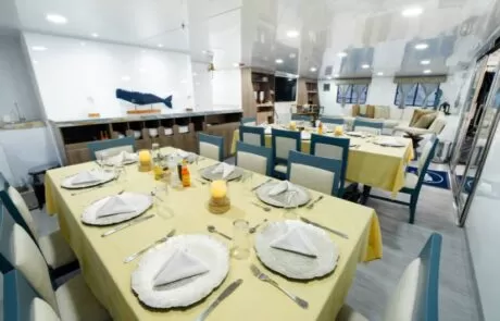 Anahi-Catamaran-gps-dining-room Anahi Catamaran gps dining room