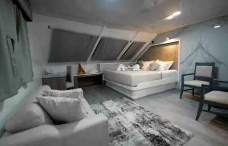 Anahi Catamaran suite room