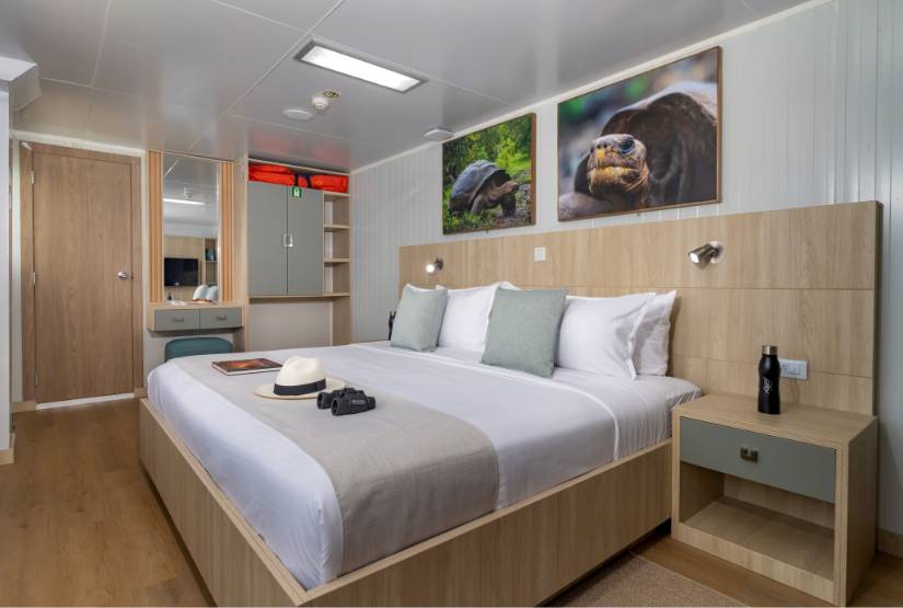 Galapagos Angel Yacht matrimonial cabin gps