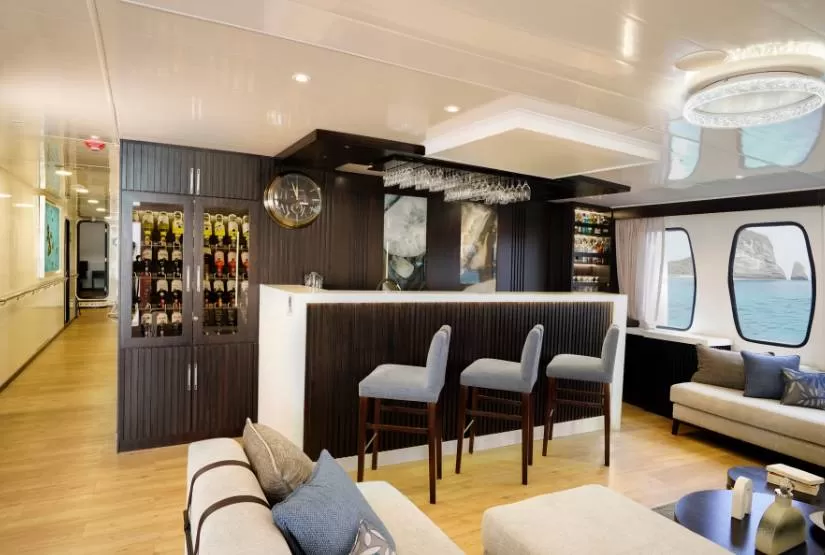 Alya Catamaran Bar