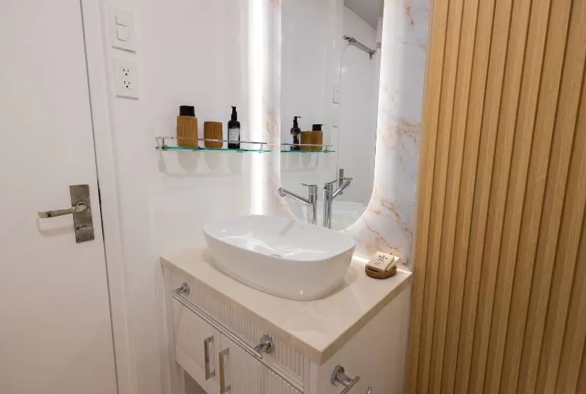 Galaxy-Sirius-Catamaran-Bathroom (2)