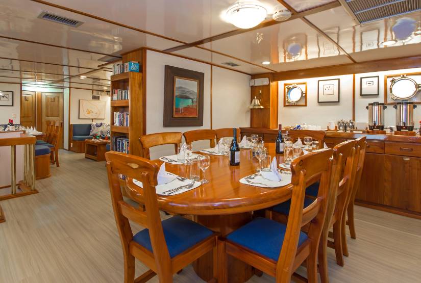 Beluga Yacht Galapagos Dining room