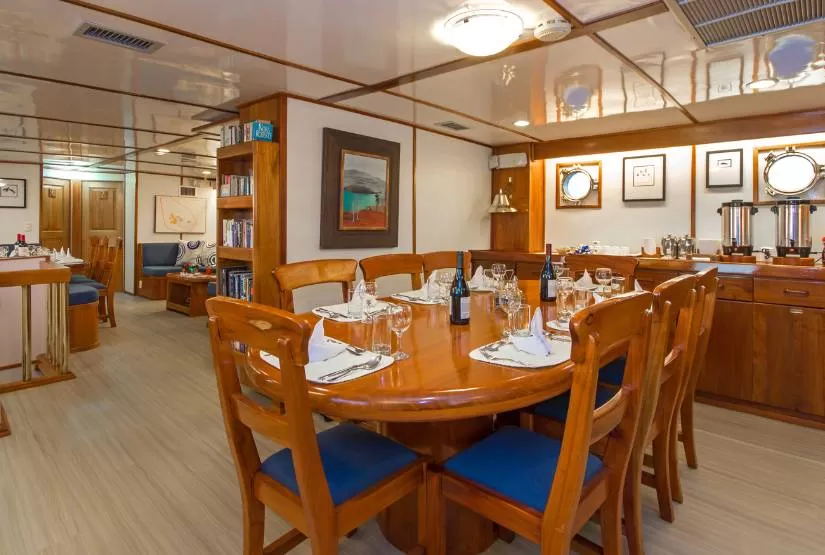 Beluga Yacht Galapagos Dining room
