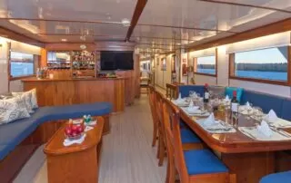 Beluga Yacht Galapagos lounge