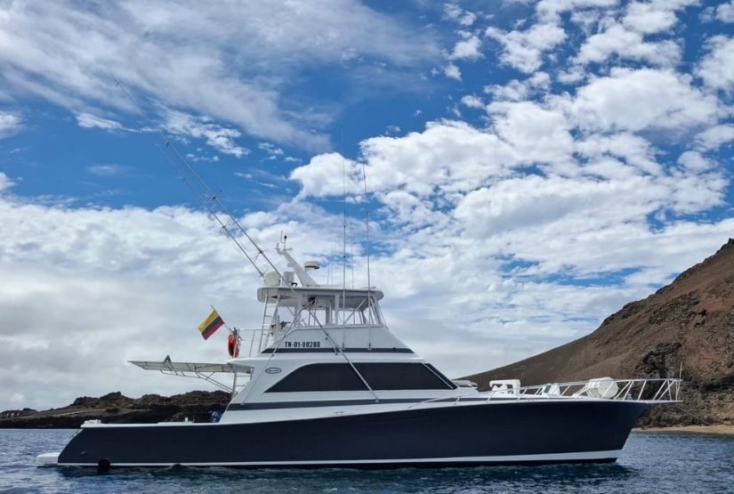 Altamar yacht exterior 01