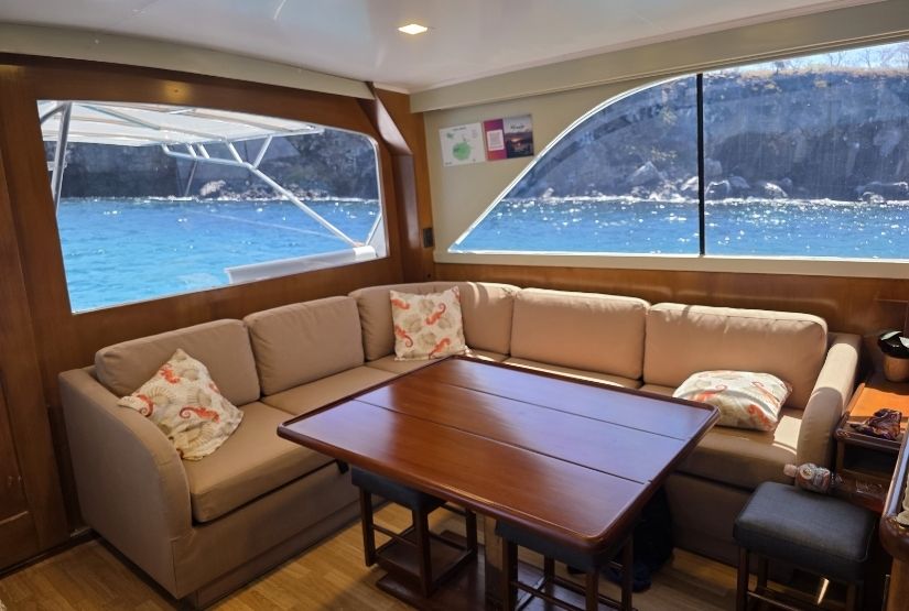 Altamar yacht living 01