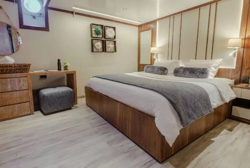 Evolution Yacht King Bed