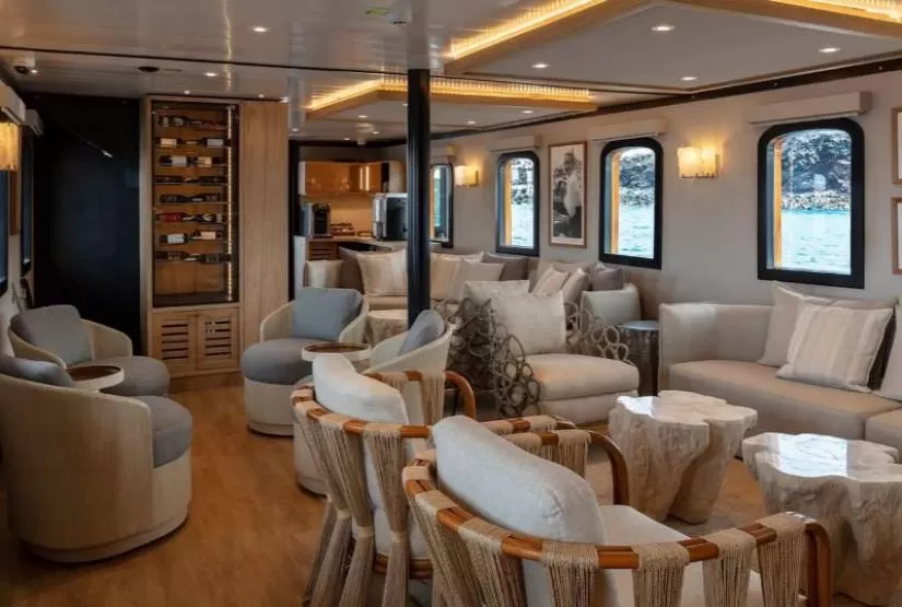 Grace Yacht Interior Lounge (2)