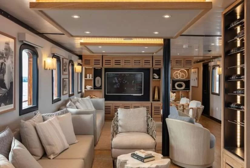 Grace Yacht Lounge