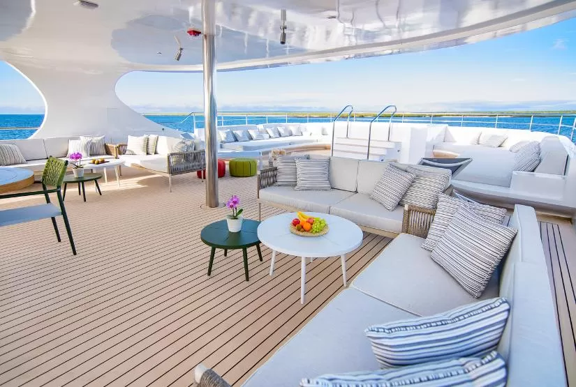 Tribute Yacht Al fresco lounge