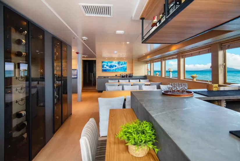 Tribute Yacht Lounge3