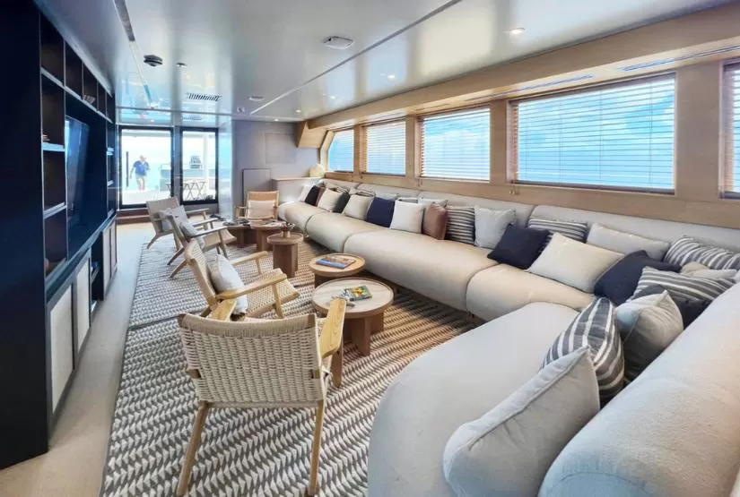 Tribute Yacht Lounge4