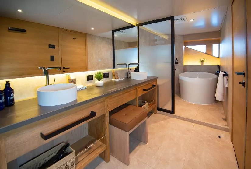 Tribute Yacht Owner´s Suite Bathroom