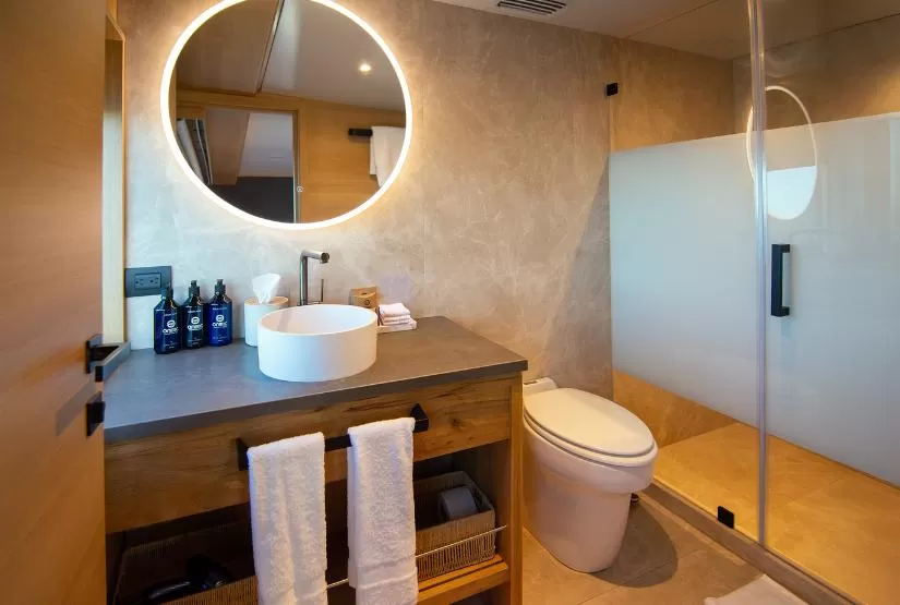 Tribute Yacht Panorama Suite Bathroom