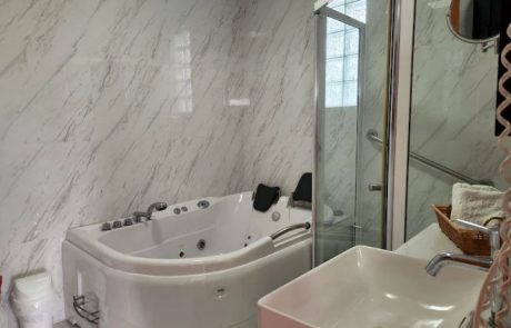 deja vu bathroom